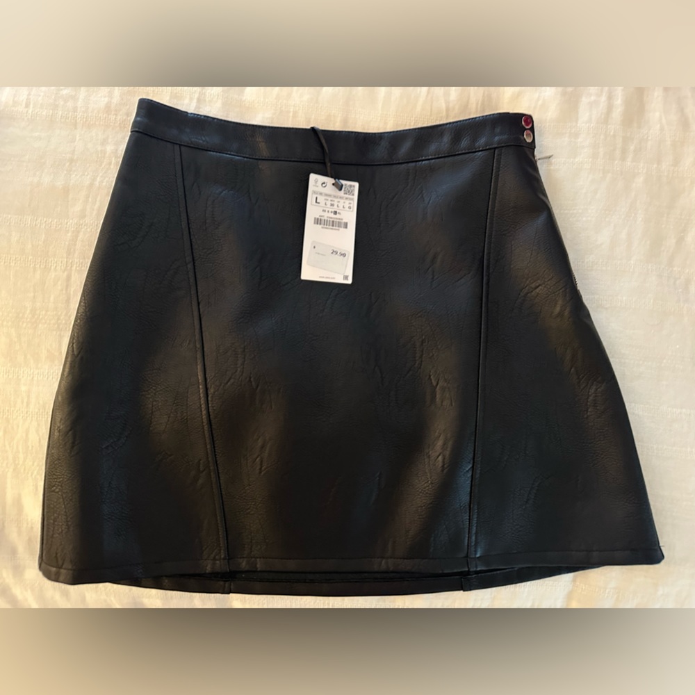 Zara basics, faux leather embossed black mini skirt. With Tags.